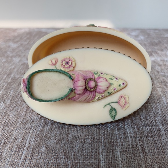 Willow Hall Victorian shoe trinket box - Picture 11 of 13